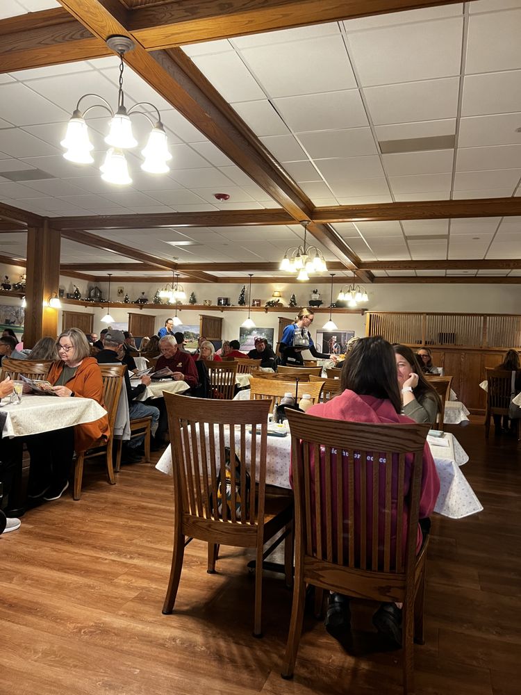 Blue Gate Restaurant & Bakery