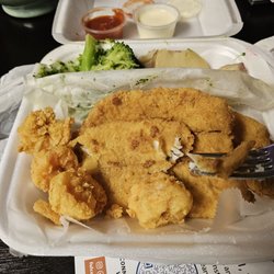 Washington Seafood Market - Fried flounder and shrimp w/ broccoli and boiled potato.
