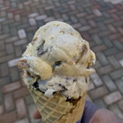 EE's Ice Cream Shoppe - The peanut butter cup on top of the Oreo combination.