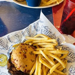 The pulled pork is in the foreground and the Willies with cheese further back. We both ate the whole thing The pulled pork is in the foreground and the Willies with cheese further back. We both ate the whole thing