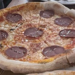 Toros Pizza - Vegan salami pizza