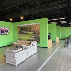 Tee It Up Golf - Plenty of space to relax