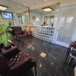 Perfect Dental Smile - Reception Area - complimentary water, lip moisturizer & breathe fresheners.