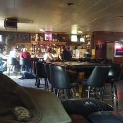 The Mello Dee Club Bar & Steakhouse - Classic country bar scene