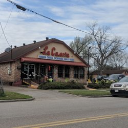 People beginning to flock to get their food