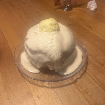 Julian Cafe - Cinnamon roll - not bad but the butter on top and the frosting was excessive - Bakeries Near Me - Julian, California