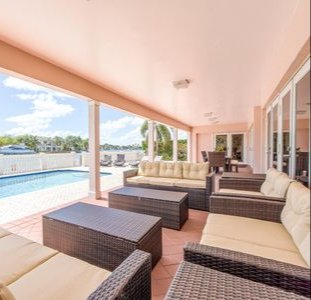 Frederick's Wine and Dine by null