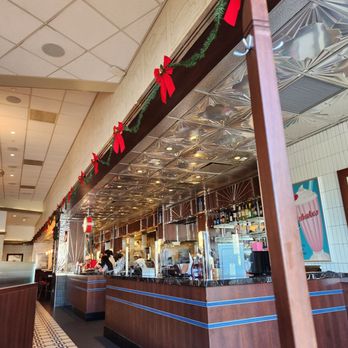Silver Diner - the interior of a restaurant - Diners Near Me - Alexandria, Virginia