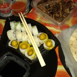 Teppan Sushi & Tex Mex - Combinado de sushi (15 piezas). Si no recuerdo mal salió $120. No me gusta, desabrido. Pero el sushi nunca me gusta, la verdad.