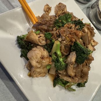 Thai Avenue - Pad See Ew (delicious ). - Thai Near Me - Portland, Oregon