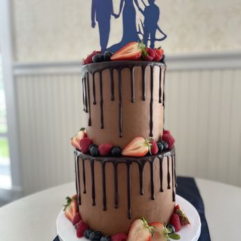 Celebrity Cake Studio - Marble chocolate butter cream wedding cake - Desserts Near Me - Tacoma, Washington