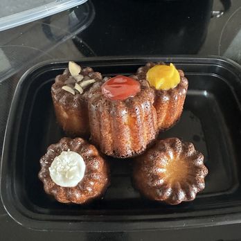 Ocean Side Bakery - Sorry!! I forgot the name of these delicious pastries, but they were delicious!! - Bakeries Near Me - Honolulu, Hawaii