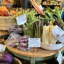 Each Peach Market