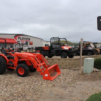 Floyd's Truck Center - Commercial Truck Repair Near Me - Fort Pierre, South Dakota Floyd's Truck Center - Commercial Truck Repair Near Me - Fort Pierre, South Dakota