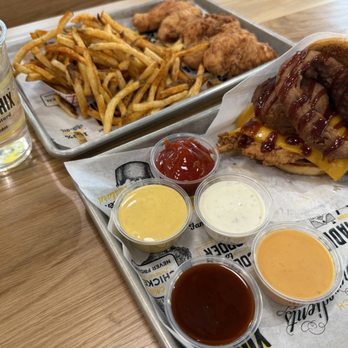 SUPER CHIX - Updated December 2025 - 1146 Franck St, Alcoa