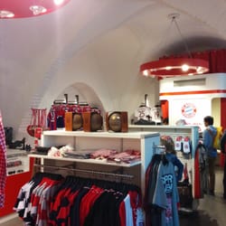FC Bayern Fan-Shop - Trikots gibts hier