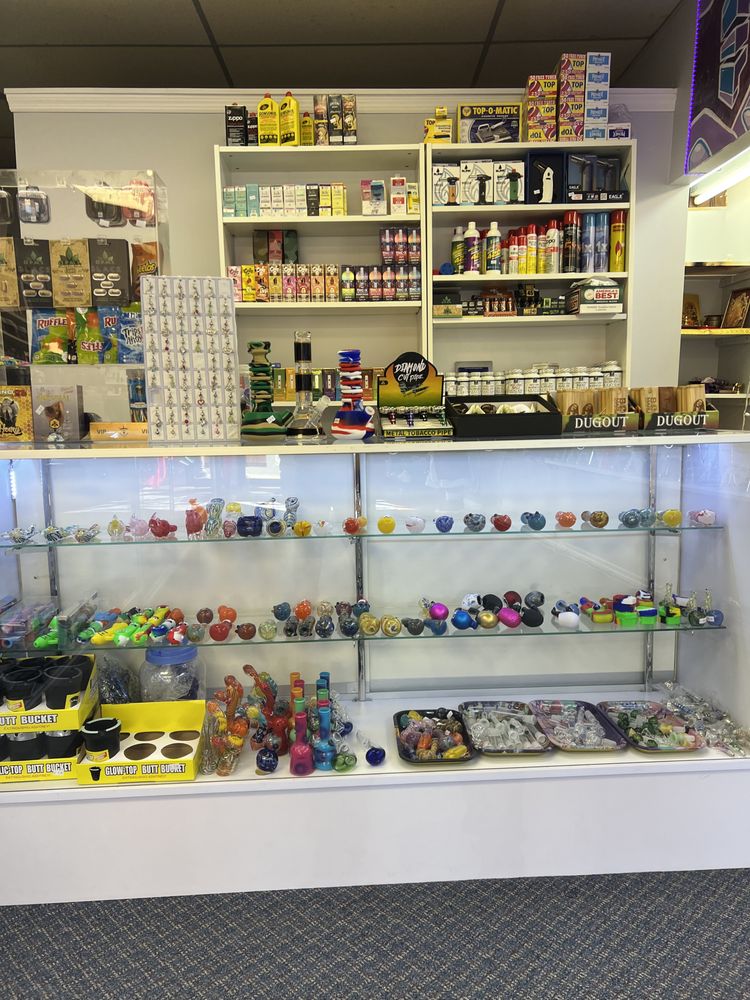 SMOKEY HI SMOKE SHOP Updated October 2024 12 Photos 100 Main St