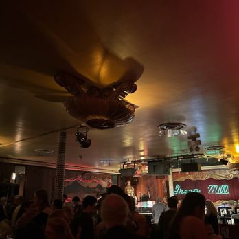 Green Mill - Bar area, stage - Jazz & Blues Near Me - Chicago, Illinois