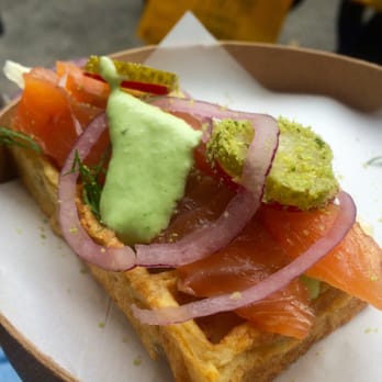 Feria Masticar - Los Petersen- Waffle de papa, queso brie, palta, y gravlax de salmon con crema de apio. Mi favorito del día - Food Tours Near Me - Buenos Aires, C