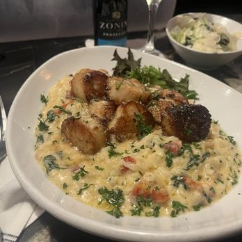 Oak Street Bistro - Scallop Risotto with prosciutto, sun dried tomatoes and baby spinach - American Near Me - Alfred, Maine Oak Street Bistro - Scallop Risotto with prosciutto, sun dried tomatoes and baby spinach - American Near Me - Alfred, Maine
