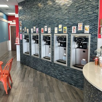 Everest Frozen Yogurt & Bubble Tea - Interior - Bubble Tea Near Me - Morris, Illinois Everest Frozen Yogurt & Bubble Tea - Interior - Bubble Tea Near Me - Morris, Illinois
