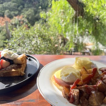 Cafe on 27 - French toast & eggs Benedict - Breakfast & Brunch Near Me - Topanga, California Cafe on 27 - French toast & eggs Benedict - Breakfast & Brunch Near Me - Topanga, California