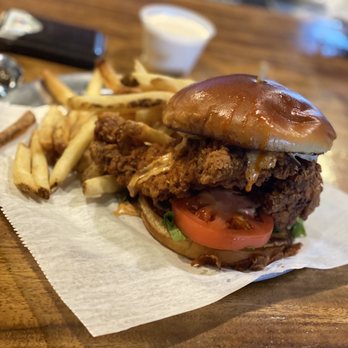 Germantown Pub - chicken sandwich - Pubs Near Me - Nashville, Tennessee Germantown Pub - chicken sandwich - Pubs Near Me - Nashville, Tennessee