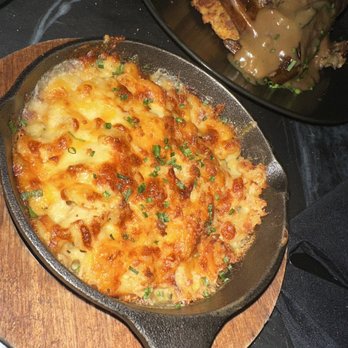 Smith and Webster - Macaroni and cheese (turkey wings in the back) - Southern Near Me - Miami, Florida