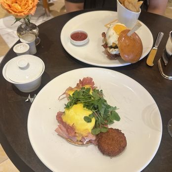 Tableau - Traditional* benedict + Tableau Burger switched out regular fries for truffle fries - Breakfast & Brunch Near Me - Las Vegas, Nevada