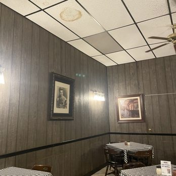 Mama Santa's - a dining room with a ceiling fan - Pizza Near Me - Cleveland, Ohio
