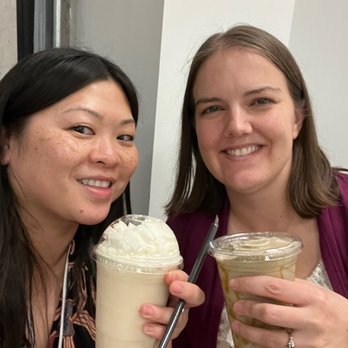 Milk Tea People - Grapefruit Jasmine Teaki with homemade whipped cream and vanilla caramel hojicha - Tea Rooms Near Me - Denver, Colorado