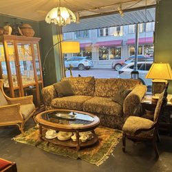 Emporium Ayala - Antique booth
