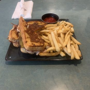 Robbie's - Green chile Turkey Melt - American Near Me - Rimrock, Arizona