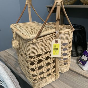 Anthropologie Home Outlet - Picnic & 2 bottle basket $80.00 - Accessories Near Me - Gilbert, Arizona Anthropologie Home Outlet - Picnic & 2 bottle basket $80.00 - Accessories Near Me - Gilbert, Arizona