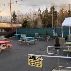 Lost Giants Cider Company - Outdoor seating