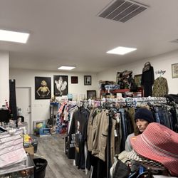 Mari's Thrift Store