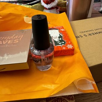 Ulta Beauty - Hole in bag, missing base coat - Cosmetics & Beauty Supply Near Me - Starkville, Mississippi