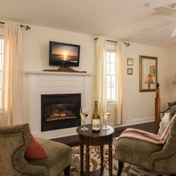 Brewster By The Sea Inn - Beach Blossom Room