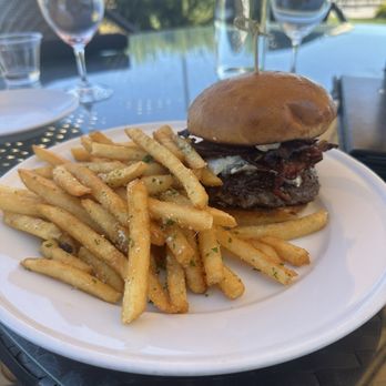 Calcareous Vineyard - Burger was amazing!! - Wine Tasting Room Near Me - Paso Robles, California