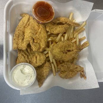Bayshore Fish & Grill - Fish and shrimp - Seafood Markets Near Me - Sylmar, California