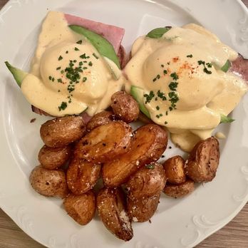 Primrose - Eggs Benedict - New American Near Me - Las Vegas, Nevada Primrose - Eggs Benedict - New American Near Me - Las Vegas, Nevada