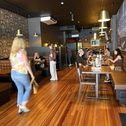 Bickerdyke Table & Tap - Inside seating