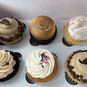 Kyra's Bake Shop - Second six Don't buy Day old stale cupcakes. They are not good - Bakeries Near Me - Lake Oswego, Oregon