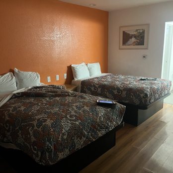Rodeway Inn - Their beds and pillows were hard. I wasn't a fan of that. - Hotels Near Me - Alameda, California Rodeway Inn - Their beds and pillows were hard. I wasn't a fan of that. - Hotels Near Me - Alameda, California
