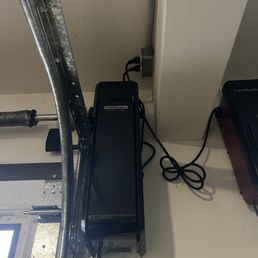 New side mounted Liftmaster with all the modern features.