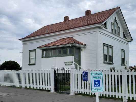 Lighthouse Park by null
