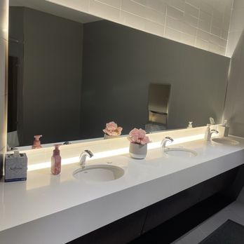 Chapman BMW Chandler - Clean bathroom - Car Dealers Near Me - Chandler, Arizona