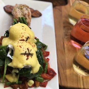 Sloopy's Beach Cafe - Lobster  Benedict and mimosa flight - American Near Me - Manhattan Beach, California