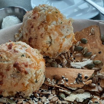 Devil's Pool Restaurant - Cheddar biscuits & "birdseed" crackers - American Near Me - Ridgedale, Missouri