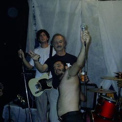 Lino's Bar - Lino conferindo o show dos Honkers, em fevereiro de 2005.